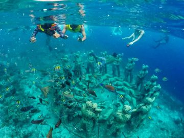 Lombok Gili Meno - Snorkeling Romantic Sculpture