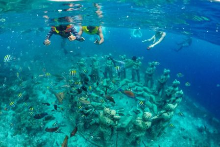 Lombok Gili Meno - Snorkeling Romantic Sculpture